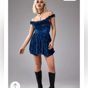 Kimchi Blue Carmen Velvet Floral Romper Dress